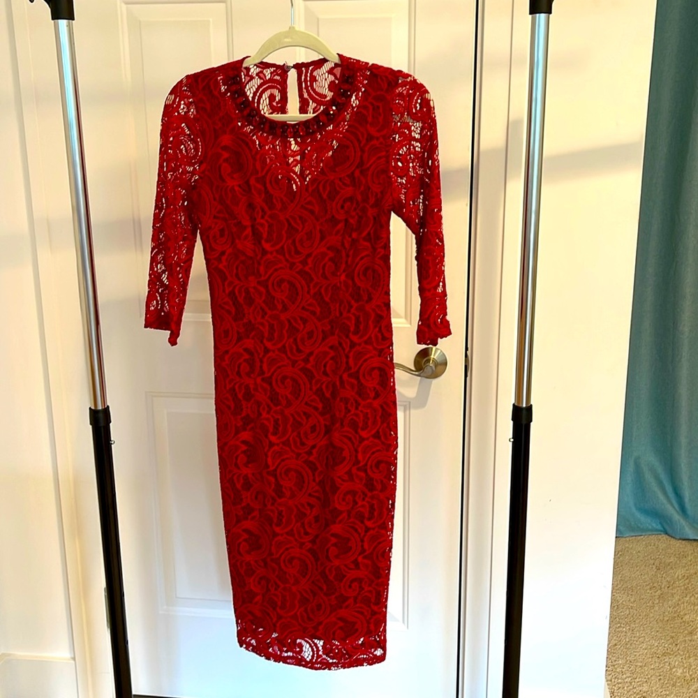 London Times women’s formal red lace dress with jewel accents. EUC. Size 4P